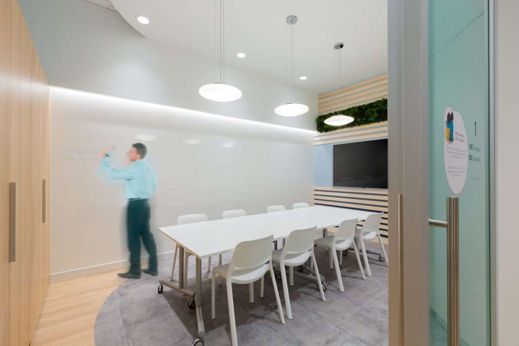 Office Furniture Meeting Room Mobile Tables White Chairs